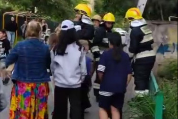 Спасательная операция под аплодисменты: дети вызвали МЧС в Алматы