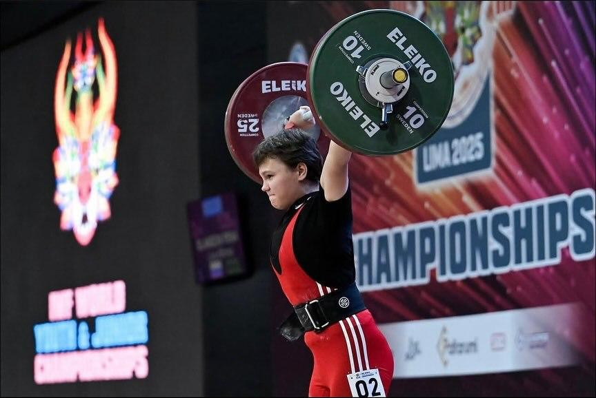 Фотография к новости: 15-летняя штангистка из Казахстана стала чемпионкой мира в Перу