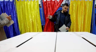 В Румынии стартовали повторные президентские выборы