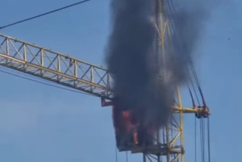 В Талдыкоргане горел башенный кран на стройке