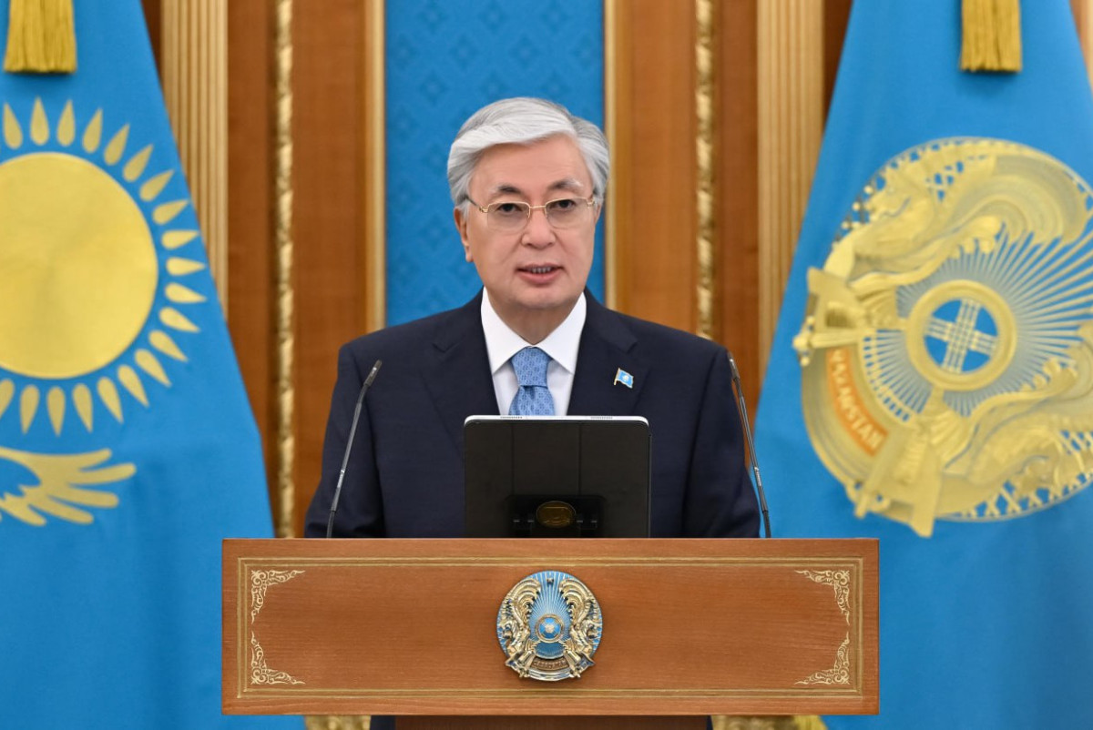 Токаев поздравил офицеров и солдат с Днем защитника Отечества