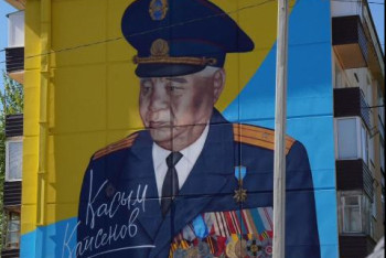 Мурал в честь легендарного партизана  появился в ВКО