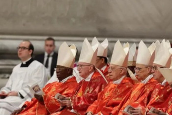 В Ватикане стартовал конклав: кардиналы выбирают нового Папу Римского