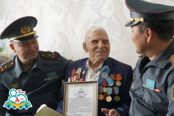 Фотография к новости: 99-летний ветеран из Семея живёт один, делает зарядку и ищет невесту