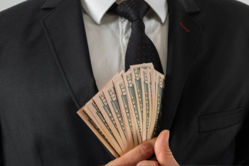 Фотография к новости: Финпирамида под маской американского бренда обманула актюбинцев на 197 млн тенге