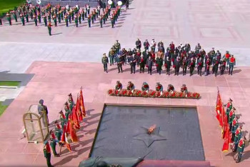 Фотография к новости: Касым-Жомарт Токаев возложил цветы к могиле Неизвестного солдата