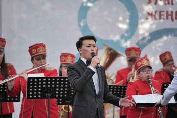 Фронтовые песни и военные марши звучали на концерте к 80-летию Победы в Астане