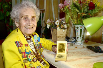 Сердце фронта и науки: КазНУ поздравил 101-летнюю героиню Победы