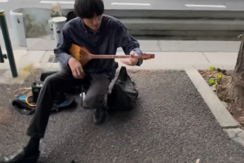 Японец сыграл кюй на домбре на улицах Токио — казахстанец не поверил своим ушам