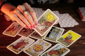 Астанчанин поверил TikTok-экстрасенсу и отдал ему десятки тысяч тенге