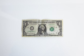 Доллар падает: на KASE зафиксировано очередное снижение курса