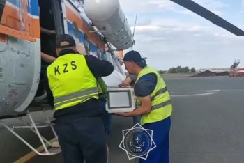 Вертолет МЧС доставил новорождённого в тяжелом состоянии в Семей