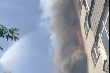 12 человек эвакуировали с загоревшейся многоэтажки в Алматы, есть пострадавший