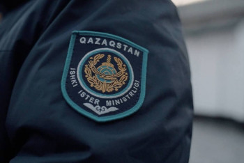 С вилами на полицейского набросился житель Алматинской области