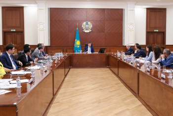 Фотография к новости: Олжас Бектенов обсудил с экспертами вопросы развития экономики