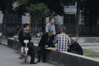 Китайским чиновникам запретили деликатесы, алкоголь и сигареты