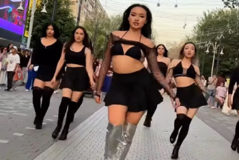 Алматинок вызвали в полицию за откровенный High Heels на Арбате