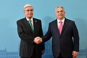 Фотография к новости: Токаев прибыл в павильон Vаrkert Bazar в Будапеште