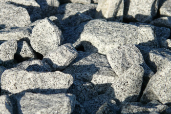 Фотография к новости: Казахстан может временно запретить ввоз гранита и брусчатки из-за рубежа