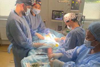 После ДТП: в Алматы девочке с ампутированной ногой спасли руку