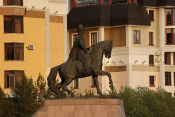 Фотография к новости: Памятник Кенесары хану вернули на набережную Астаны