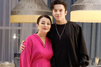 Мама Димаша Кудайбергена тепло обратилась к поклонникам сына