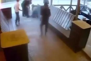 Пьяный водитель сбил подростков в Сатпаеве — видео появилось в Сети