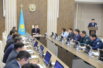 Аким отметил активность школьников и упрекнул бизнес за пассивность