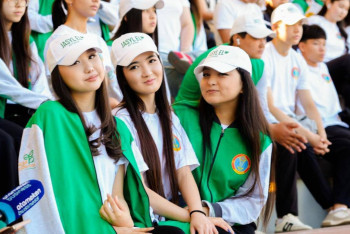 Молодым астанчанам нашли полезную подработку на лето за деньги