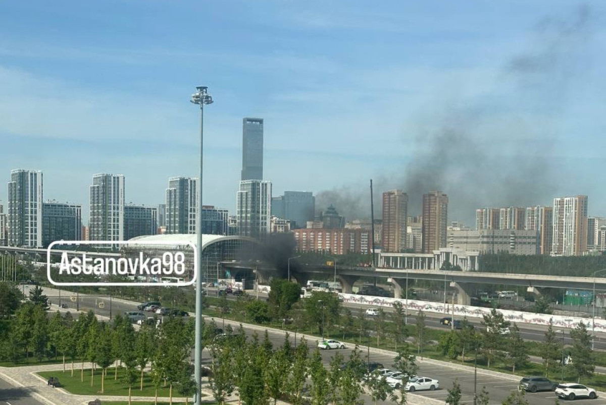 Пожар вспыхнул на стройплощадке ЛРТ в Астане