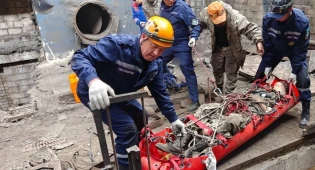 Рабочий сорвался с восьмиметровой высоты в Павлодаре