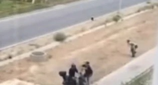 Полицейский пытался задержать нарушителя камнем в Шымкенте