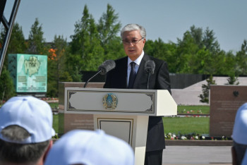 Фотография к новости: Нужно изучать и знать историю своего народа – Президент