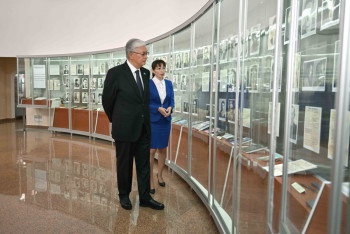 Фотография к новости: Касым-Жомарт Токаев осмотрел музей "АЛЖИР"