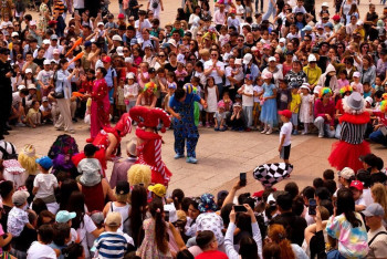 Фотография к новости: Парад клоунов прошел в Астане на День защиты детей