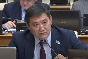 Фотография к новости: Превращаются в иждивенцев: депутат задал Жумангарину острый вопрос о дотационных регионах