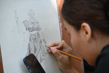 Шымкентская молодежь рисует против коррупции