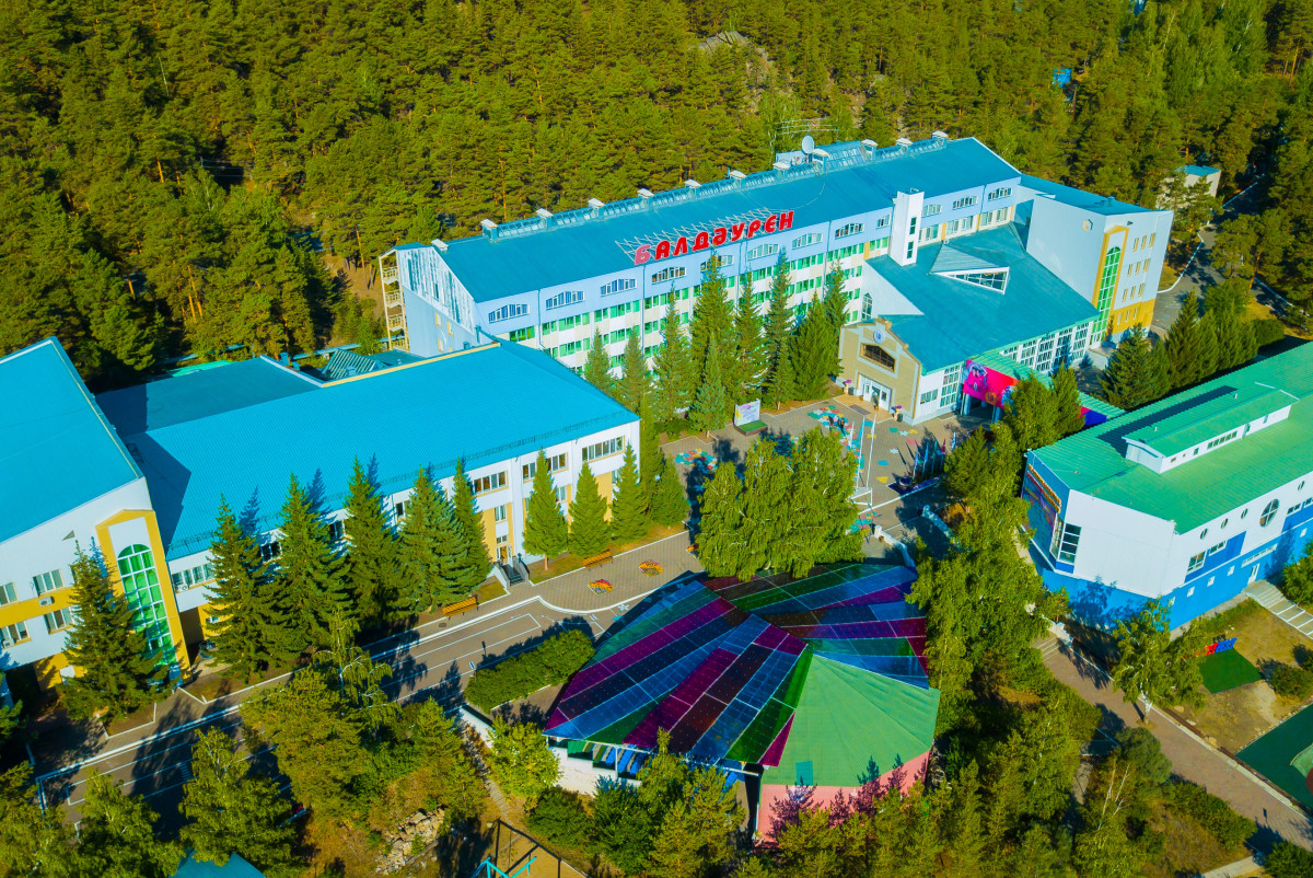 Дети из Украины прибыли на отдых в Казахстан