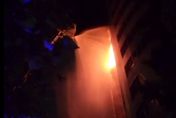 В Астане пылал огнем жилой комплекс "Семь бочек"