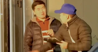 Казпочта начала доставлять пощечины от бывших
