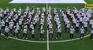 Экология на стадионе: в Астане прошёл флешмоб &quot;Таза Қазақстан&quot;