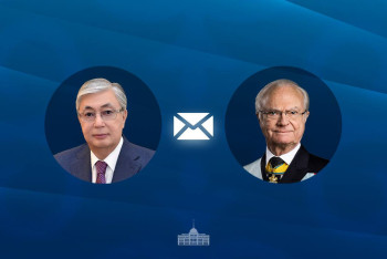 Фотография к новости: Токаев поздравил короля Швеции с Национальным днём страны