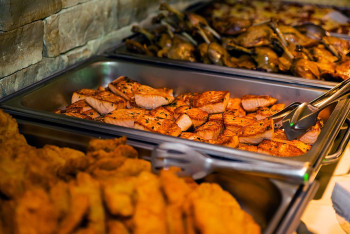 Фотография к новости: Кишечные бактерии и просроченные продукты обнаружены в пищеблоках школ Мангистау