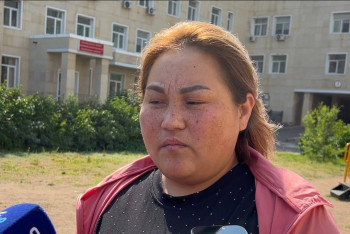 Фотография к новости: Вырывает волосы и спрашивает про ноги — мама пострадавшей в ДТП девочки о её состоянии