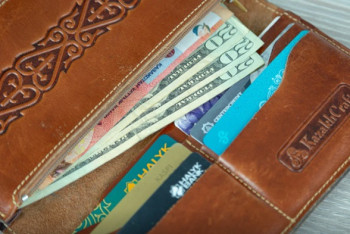 Фотография к новости: Нацбанк разъяснил правила обмена иностранной валюты в Казахстане