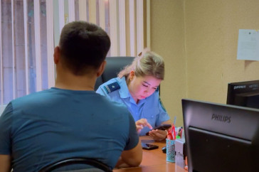 Фотография к новости: В Казахстане начали контролировать осужденных через смартфон