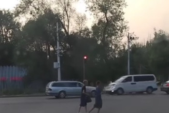 "Сбой в матрице": в Таразе дети на спор замирали на дороге