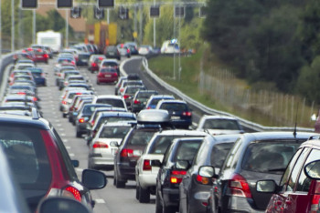 Фотография к новости: Депутат предложил сдвинуть рабочий день госслужащих для борьбы с пробками в Астане