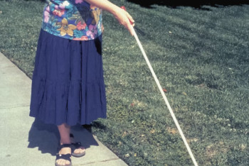 Казахстанка оформила кредиты на слепую свекровь и сбежала