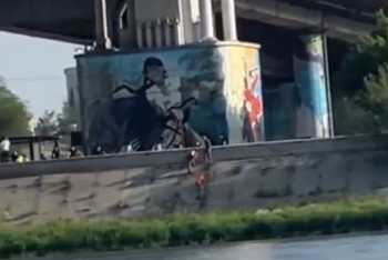 Дети скатились с откоса и едва не утонули в Иртыше